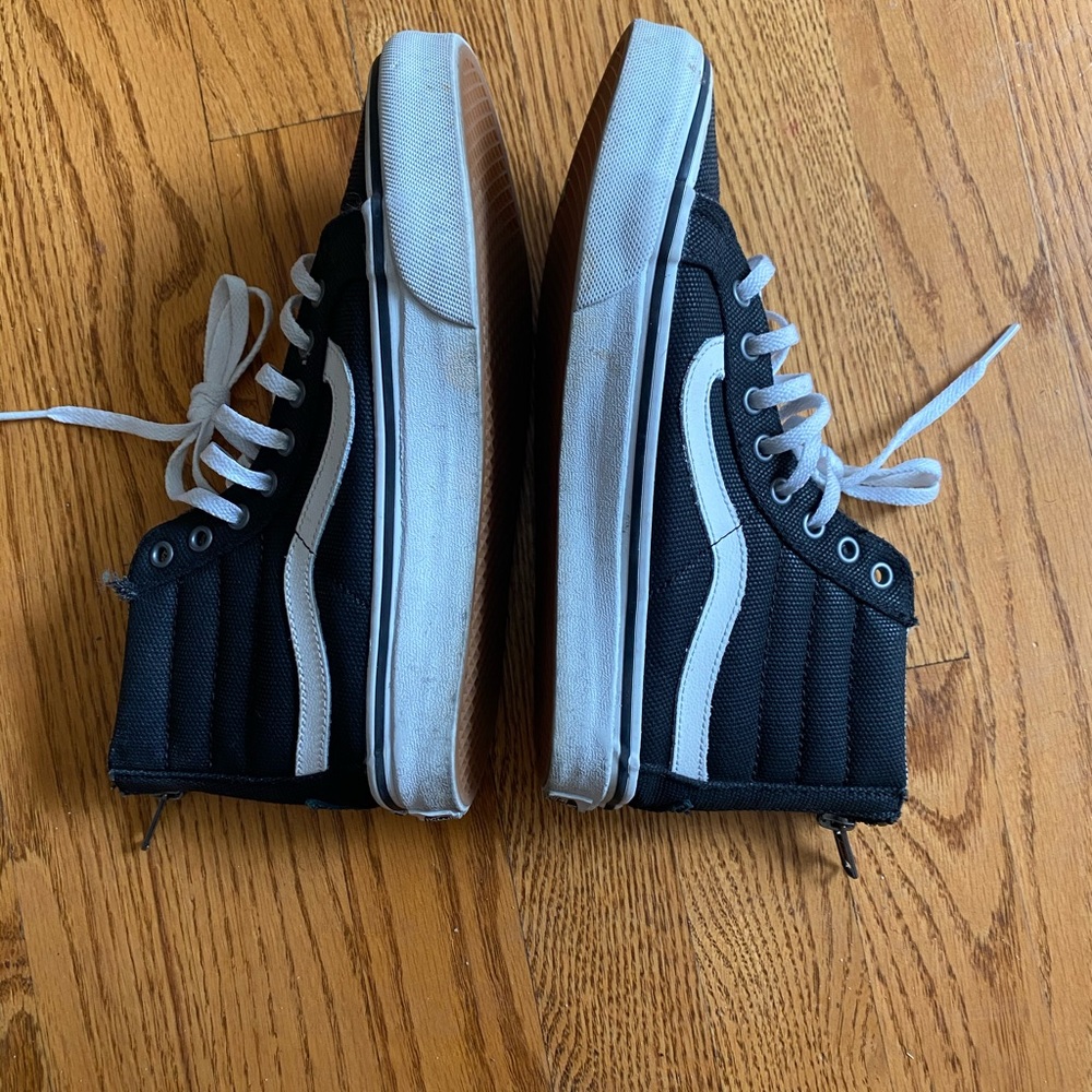 Vans high top Sneakers size M 4, W 5.5